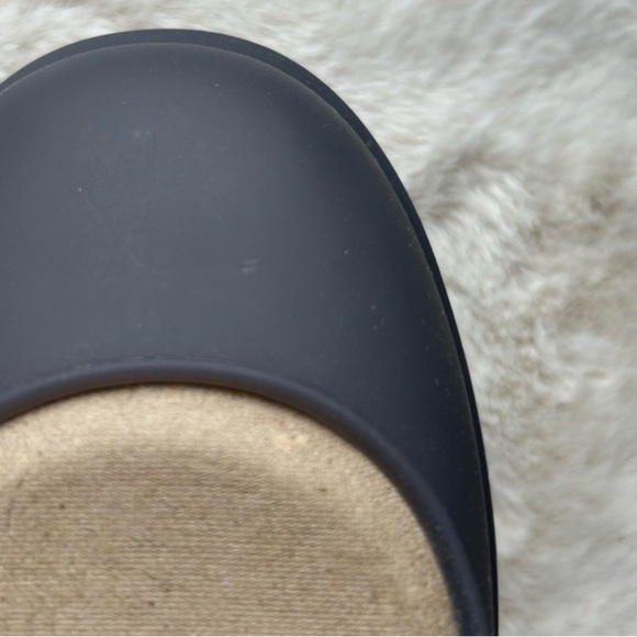 Ugg All Gender Boot Guard - Picture 3 of 7